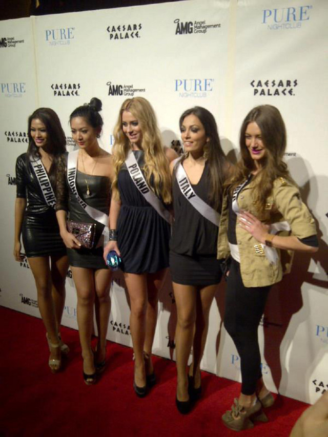 Janine Tugonon with other candidates at the red carpet of Caesars Palace in Las Vegas. Photo from the Janine Mari Raymundo Tugonon Facebook page