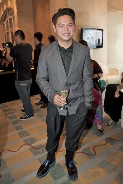 MAKEUP ARTIST JING MONIS