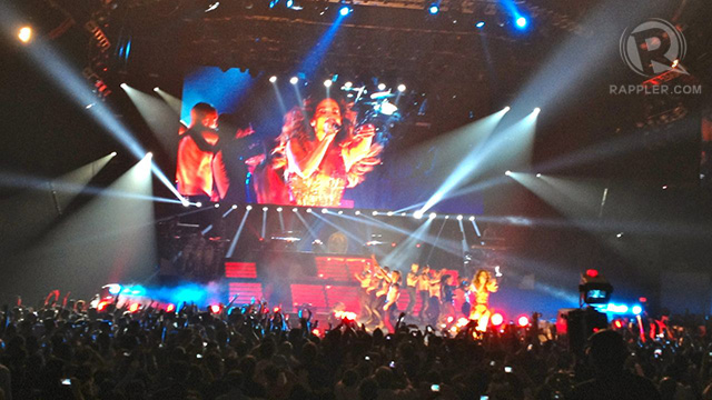 There was a perfectly placed fan at the end of the stage that blew JLo's hair off her face, making her look like a goddess