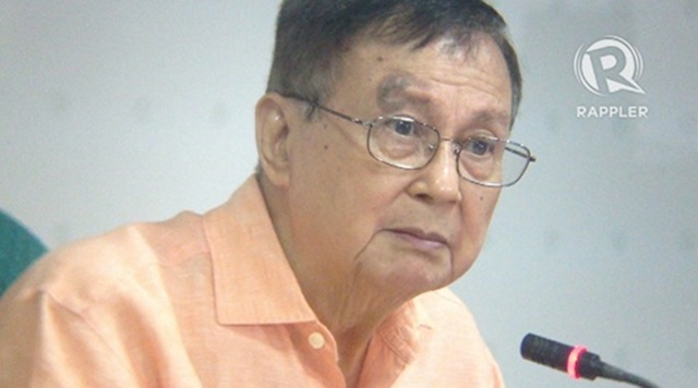 PUBLIC SERVANT. In this file photo, Senator Joker Arroyo talks to media. File photo by Ayee Macaraig/Rappler