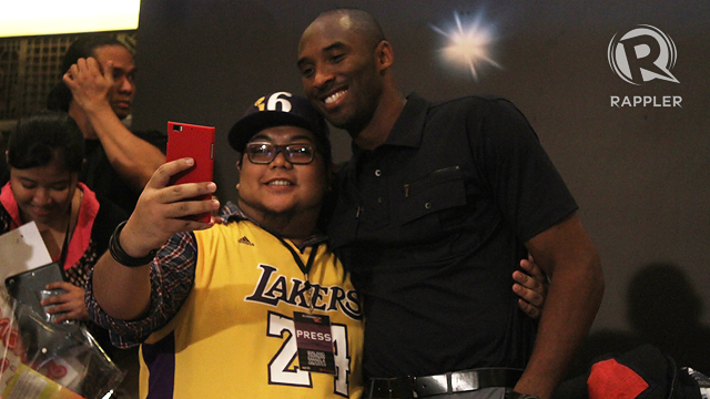 ONE WITH FANS. Kobe mingled with fans in the place he calls home away from home. Photo by Rappler/Josh Albelda.