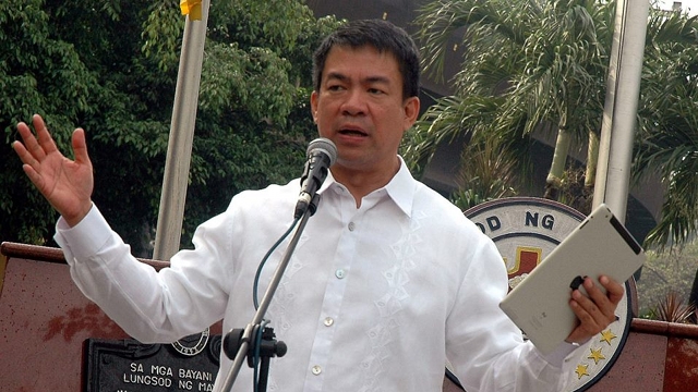 REPLACE PCOS. Sen Koko Pimentel urged Comelec to replace the precinct count optical scanner (PCOS) machines to ensure the credibility of next elections. File photo from Pimentel's Facebook page 