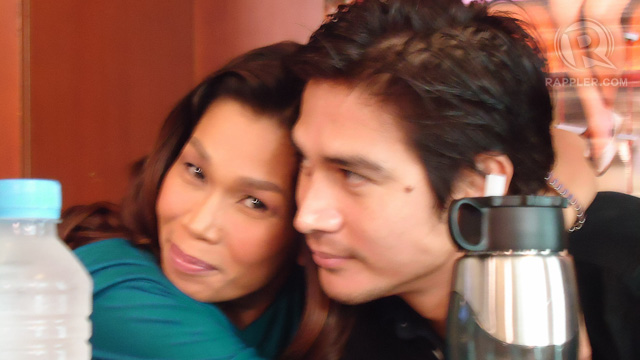 Pokwang gives Piolo a hug