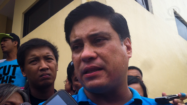 EVIDENCE. Sen Migz Zubiri speaks to the media and says he has other witnesses who can corroborate his claims that the estranged wife of Sen Koko Pimentel was a 'battered wife.' Photo by Ayee Macaraig EVIDENCE. Sen Migz Zubiri speaks to the media and says he has other witnesses who can corroborate his claims that the estranged wife of Sen Koko Pimentel was a 'battered wife.' Photo by Ayee Macaraig
