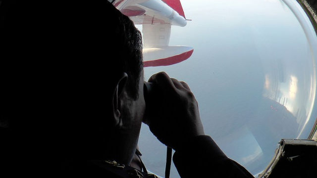 SEARCHING. This handout photo taken on March 9, 2014 shows Malaysian Maritime Enforcement personnel looking through binoculars during search and rescue operations for the missing Malaysia Airlines (MAS) Boeing 777-200. Photo by Malaysian Maritime Enforcement/AFP