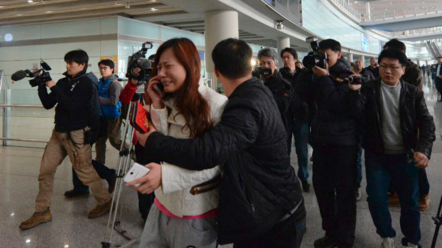 WAITING FOR NEWS. A possible relative cries at the Beijing Airport after news of the missing Malaysia Airlines Boeing 777-200 plane in Beijing on March 8, 2014. AFP PHOTO/Mark RALSTON