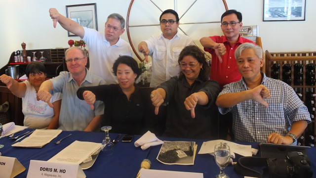 AGAINST RECLAMATION. Concerned citizens held a press conference last January 5. Seated from L to R: Nora Juat, Father John Leydon, Doris Magsaysay-Ho, Emily Abrera, Paulo Alcazaren. Standing from L to R: WWF-PH's Lory Tan, Ivan Henares, Atty. Galahad Pe Benito 