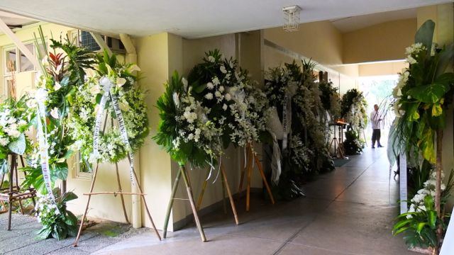 THE CORRIDOR LEADING TO the Ateneo chapel in Gonzaga Hall, venue of Marilou Diaz-Abaya’s wake