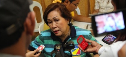 IN GREEN. Mayor Carmen says they are not traditional politicians. Photo by Jed Asaph Cortes