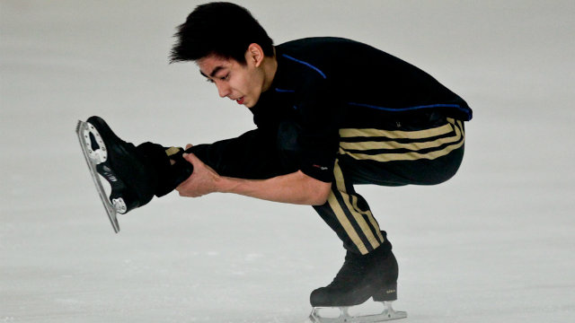 TROPICAL ICE PRINCE. Michael Christian Martinez skates for adoring fans at a meet-and-greet on Tuesday, February 25 at Mall of Asia. Photo by Mark Cristino
