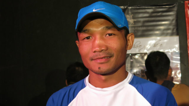 Filipino junior lightweight contender Michael Farenas will have to fight in another title eliminator before getting a championship fight. Photo by Ryan Songalia/Rappler 