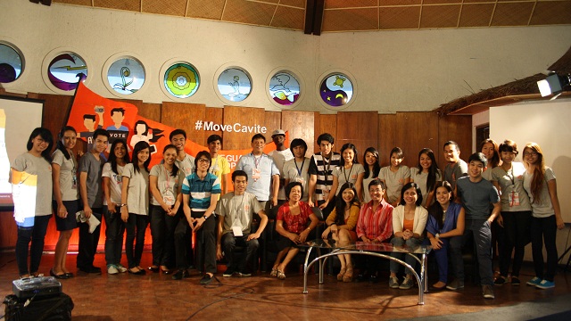MEET THE TEAM. The organizers, students from Development Communication (DevCom) class of AUP, together with their professors take a photo with the Rappler team.