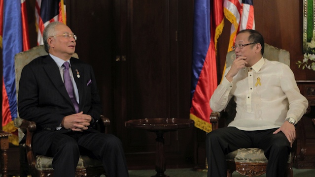 AQUINO ALLY. Najib met President Benigno Aquino III when the Malaysian leader made his first official visit to the Philippines to witness the signing of the Framework Agreement between the government and the MILF facilitated by Malaysia on October 15, 2012. Photo by Benhur Arcayan / Malacañang Photo Bureau
