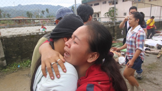 DESPAIR. This is how many families reacted to seeing their loved ones lying lifeless on the ground. Photo by Karlos Manlupig