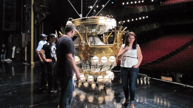 THE FAMOUS OPERA HOUSE chandelier. Come on time to see how it transforms the theater. All photos by Ivy Ong