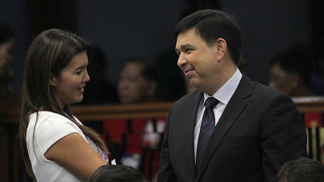 'NO BICAMERAL ABORTION.' Sen Ralph Recto urges Sen Pia Cayetano to protect the Senate version of the RH bill in the bicam level. Photo by Joseph Vidal/Senate PRIB 