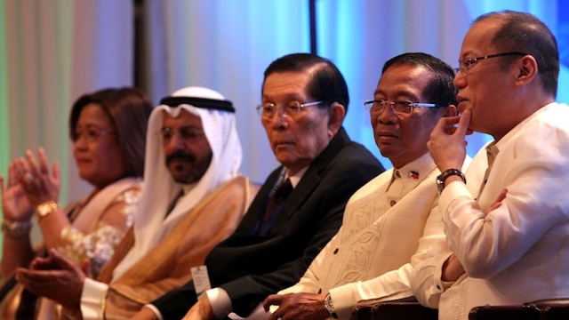 CLEANING UP GOVERNMENT. President Benigno Aquino III converses with Vice President Jejomar Binay. Also seen are Senate President Juan Ponce Enrile, GOPAC chairman Dr. Nasser Al Sane and Justice Secretary Leila de Lima. Photo by Jay Morales / Malacañang Photo Bureau