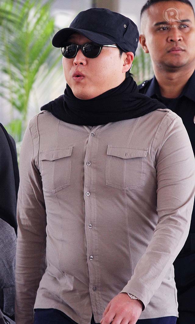 HELLO MANILA. Psy walks through NAIA with his signature shades