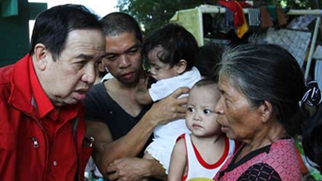 POLITICIZING RED CROSS? Gordon faces criticism of politicizing the Philippine Red Cross, which he heads. To Gordon, his critics are just 'insecure.' File photo from Gordon's Facebook page 