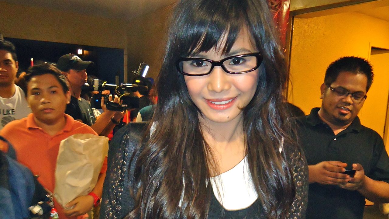 SAMURAI X FAN. PBB Teens big winner and cosplayer Myrtle at the advance screening at SM North Edsa on December 2. Photo by Jerald Uy