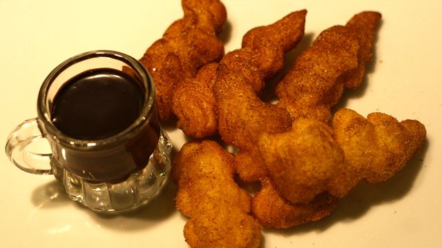CINNAMON CHURROS WITH CHOCOLATE dip