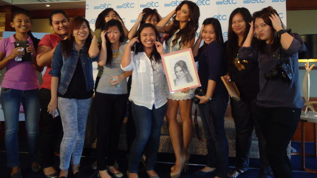 TOWERING IDOL. Mitchell does her 'mirror face' with the Mitchies. Photo by Jerald Uy