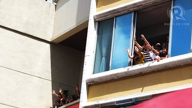 BIRD'S-EYE VIEW. The parade is celebrated from all heights 05- 