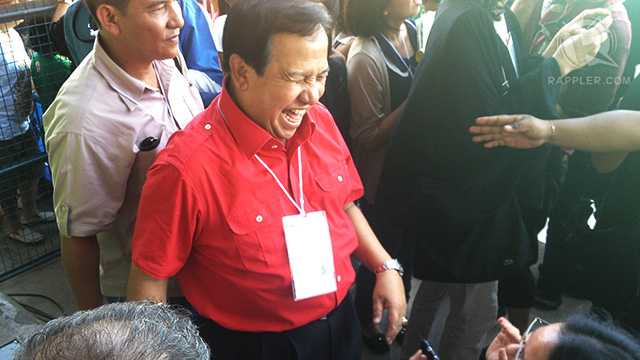 Sen Richard 'Dick' Gordon exchanges laughs with fans who greeted him