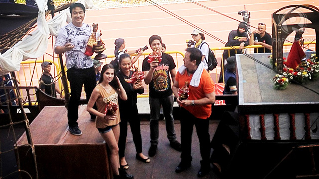 Bong Revilla and Rhian Ramos were on a float to promote the new GMA7 drama 'Indio'