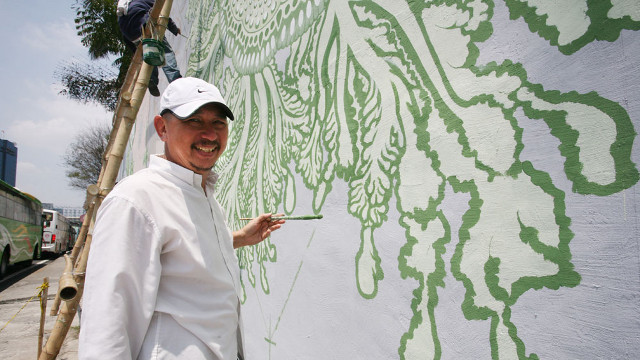 Social realist painter and political cartoonist Jose Tence Ruiz