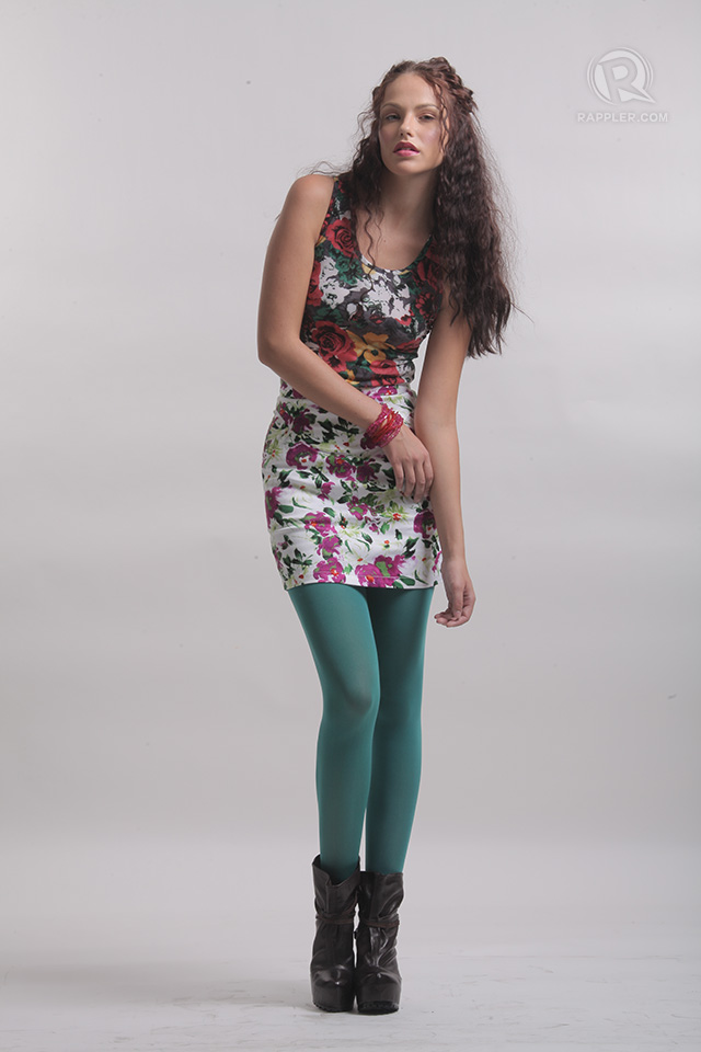 For busy outfits like this, go for simple lines with your silhouette