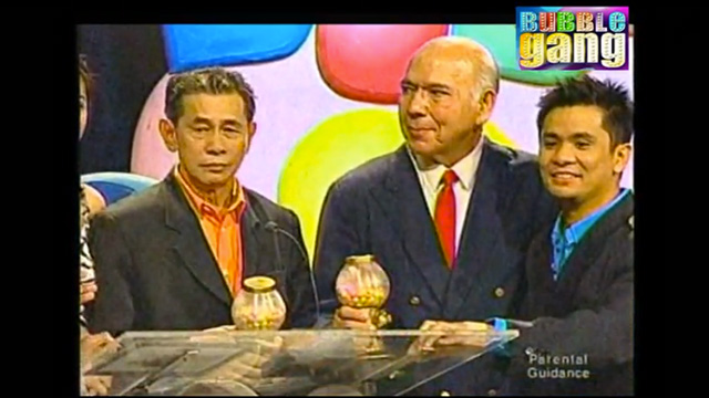 Herrero (center). Screengrab from Youtube