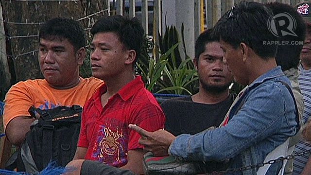 SUPPORTERS. Cebu residents gather outside the capitol. Photo by Ryan Sorote