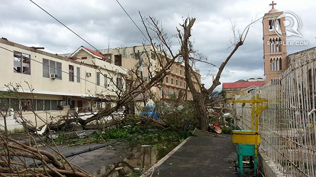 BLOCKED. A street in Ormoc, Leyte after the onslaught of Typhoon Yolanda. Photo by Cleariza Gavito/Rappler