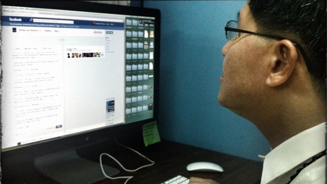 FACEBOOK-SAVVY. Manila Archbishop Luis Antonio Tagle checks his Facebook page, which has over 107,000 'likes' as of posting time. Photo from facebook.com/archbishoptagle