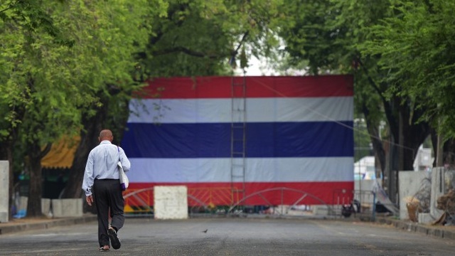 thailand-protests-flag-20131215-afp-640.