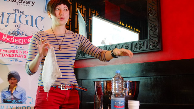 UNVEILING THE MAGIC. Billy demonstrates a magic trick to the press. Photo by Pia Ranada