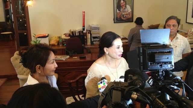 SECOND VISIT. Former Tarlac Governor Tingting Cojuangco visits suspended Cebu Governor Gwen Garcia for the second time in the provincial capitol last week. Photo from Christina Frasco's Twitter account 