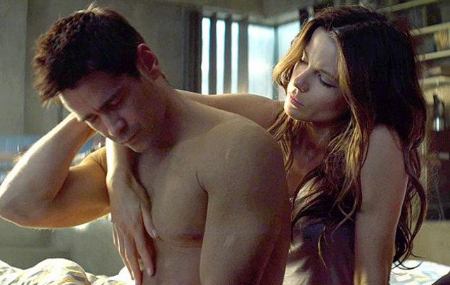 DARK DECEPTION. Colin Farrell as Douglas Quaid and Kate Beckinsale as Lori Quaid in 'Total Recall' (2012). Photo from the 'Total Recall' Facebook page