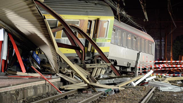 A view of the derailed train in Bretigny-sur-Orge train station, 50 kilometers from Paris, France. Photo by Martin Bureau/EPA