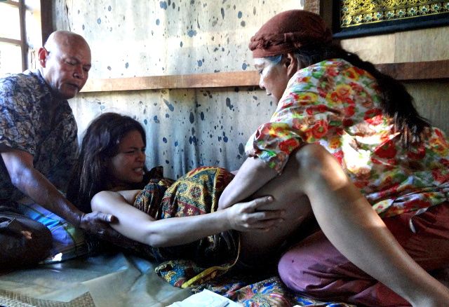 UNCONDITIONAL. Shaleha (Nora Aunor) delivers Bang-Asan's (Bembol Roco) child with Mersila (Lovi Poe), his second wife