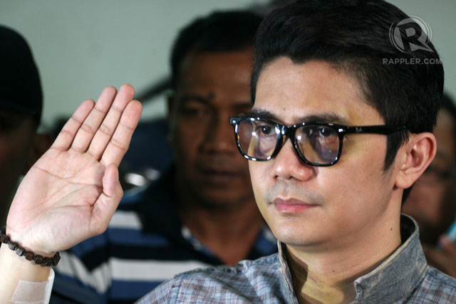 LEGAL BATTLE. Vhong Navarro at the Department of Justice after being discharged from the hospital on February 6. Photo by Jose Del/Rappler