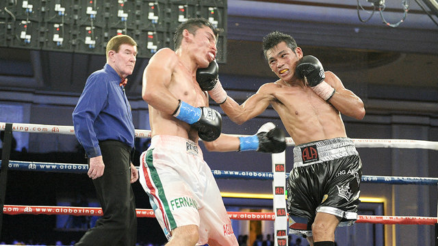 Arthur Villanueva (right) is one of three members of the ALA Boxing stable who will be put to the test in Davao this weekend. A passing grade could mean a title shot. File photo by Denmark Dolores