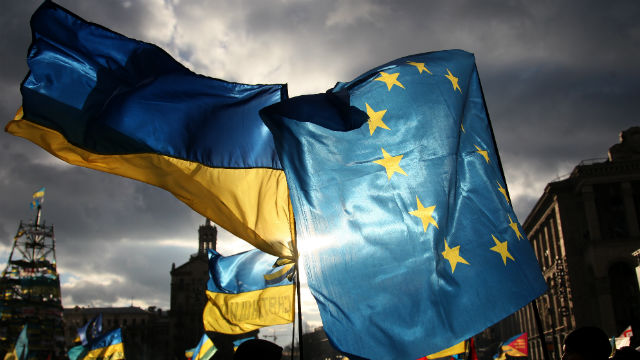 FOR EU. Protesters hold EU and Ukrainian flags during a pro-European protests at Independent Square in Kiev, Ukraine. Photo from EPA/ Zurab Kurtsikidze