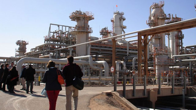 A picture taken on December 14, 2008 shows a foreign delegation visiting the Krechba gas treatment plant run by the Sonatrach, BP and Statoil, about 1,200 km (746 miles) south of Algiers. AFP PHOTO / STRINGER