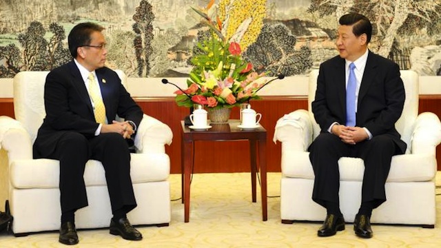 MENDING TIES. DILG Secretary Mar Roxas meets with Chinese Vice President Xi Jinping on September 22, 2012. Photo courtesy of Xinhua/Xie Huanchi