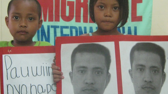 BLOOD MONEY. Joselito Zapanta's children appeal for 'blood money' to save their father. File photo by Migrante International