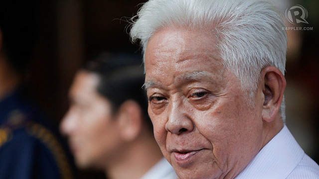STOPPED. Comelec boss Sixto Brillantes Jr stops the transparency server that releases election results to watchdogs and media groups. File photo by John Javellana