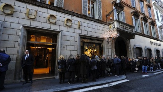 Gucci town beats Italy&#39;s economic crisis with handbags