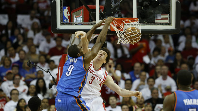 russell westbrook dunk on asik